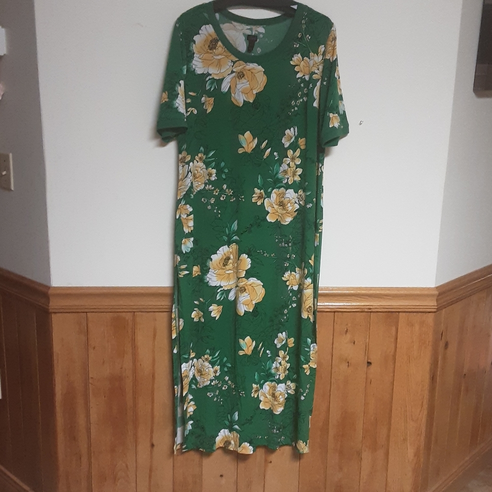 NWOT GILI dress